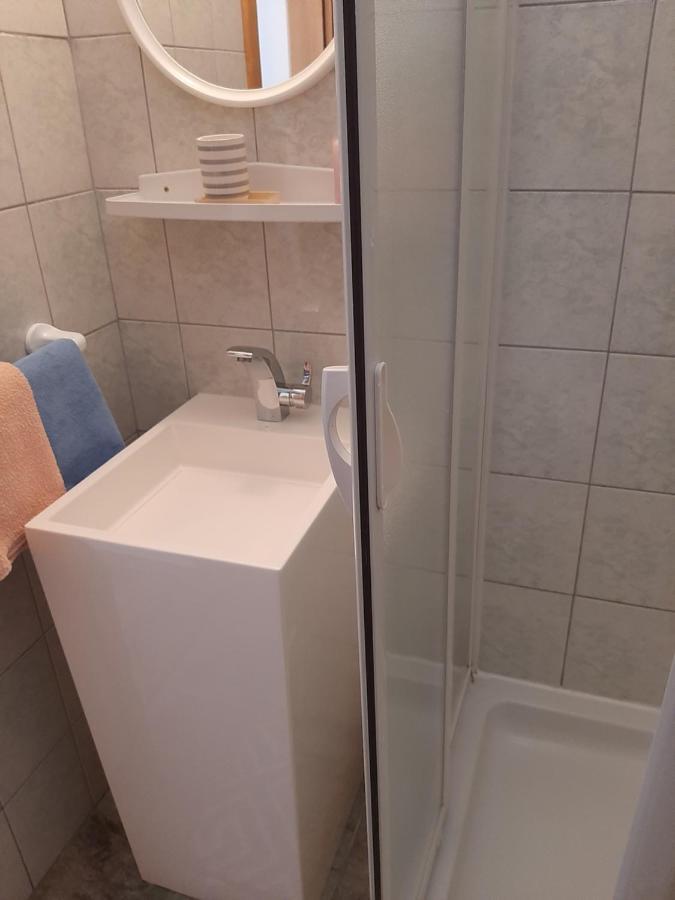 Apartments Marta Starigrad Paklenica Bagian luar foto