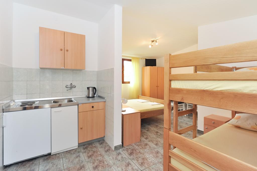 Apartments Marta Starigrad Paklenica Ruang foto